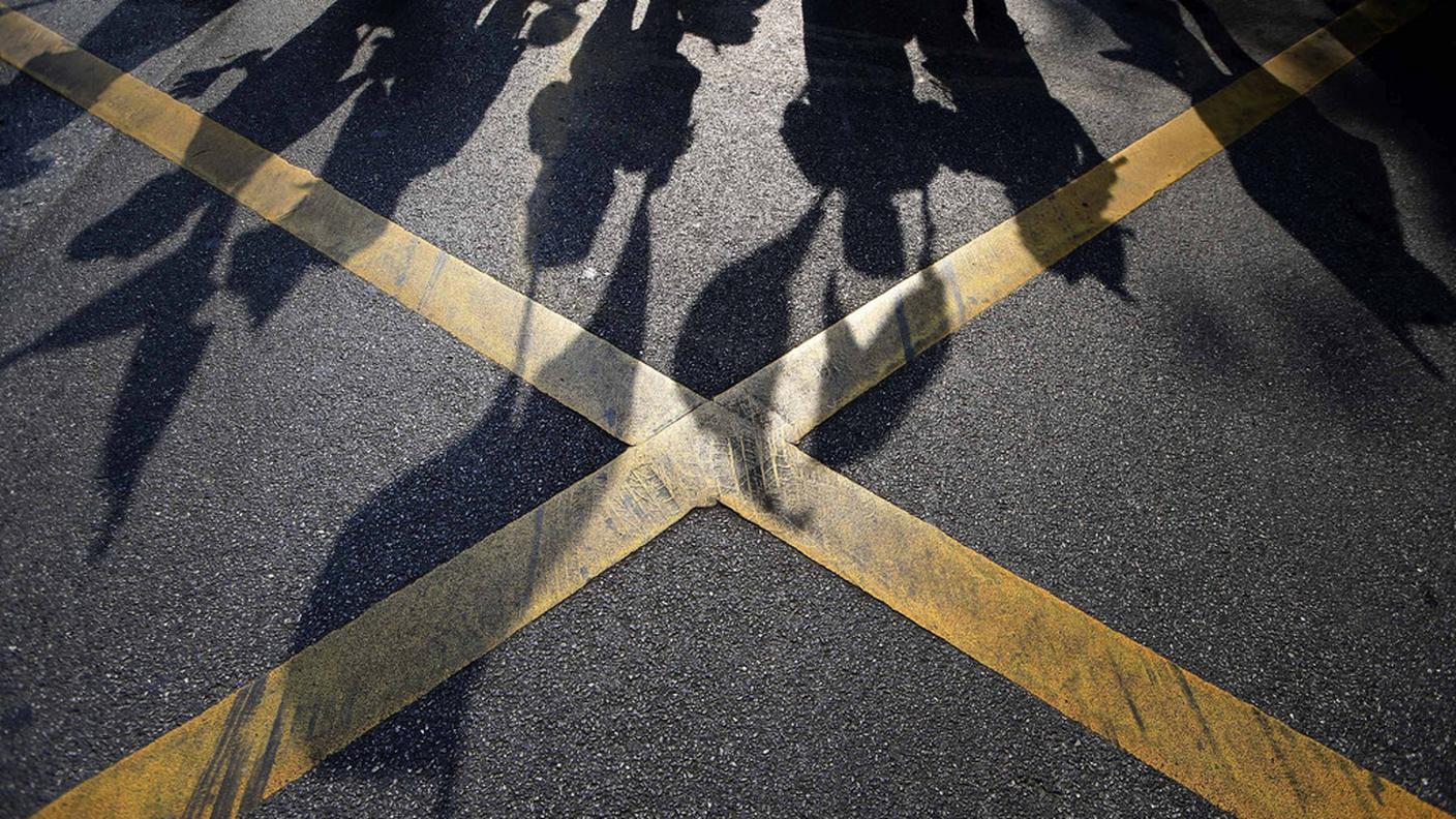 I protestanti anti-governativi marciano in segno di protesta a Bangkok