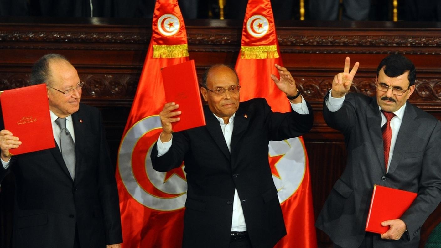 Mustafa Ben Jaafar, Moncef Marzouki e Ali Laarayedh durante la cerimonia