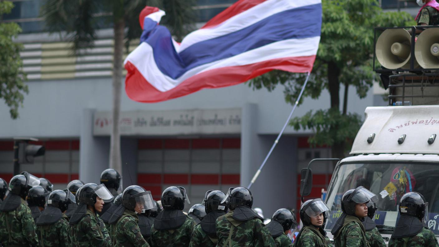 esercito polizia Thailandia Bangkok 19.2.2014 ky.JPG