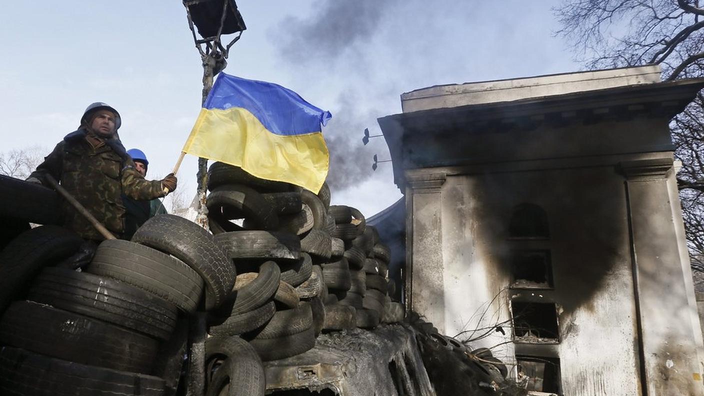 Dimostranti su una barricata a Kiev