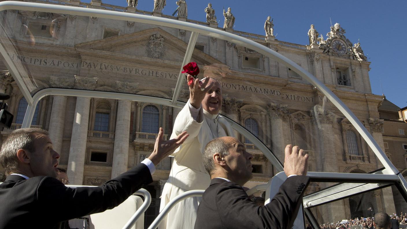 fidanzati 7 Valentino papa Vaticano 14.2.2014 ky.JPG