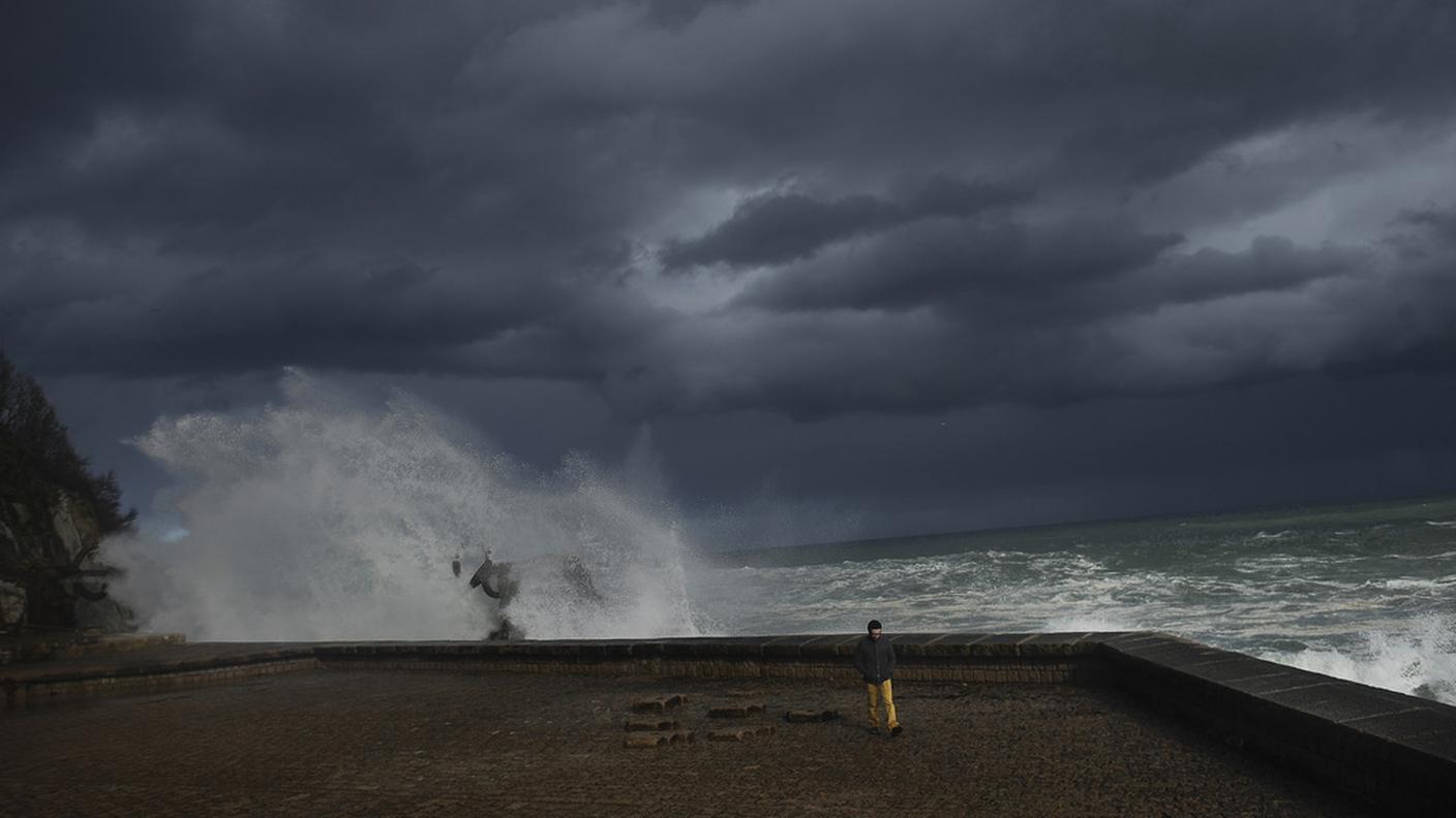 Mare in tempesta a San Sebastian