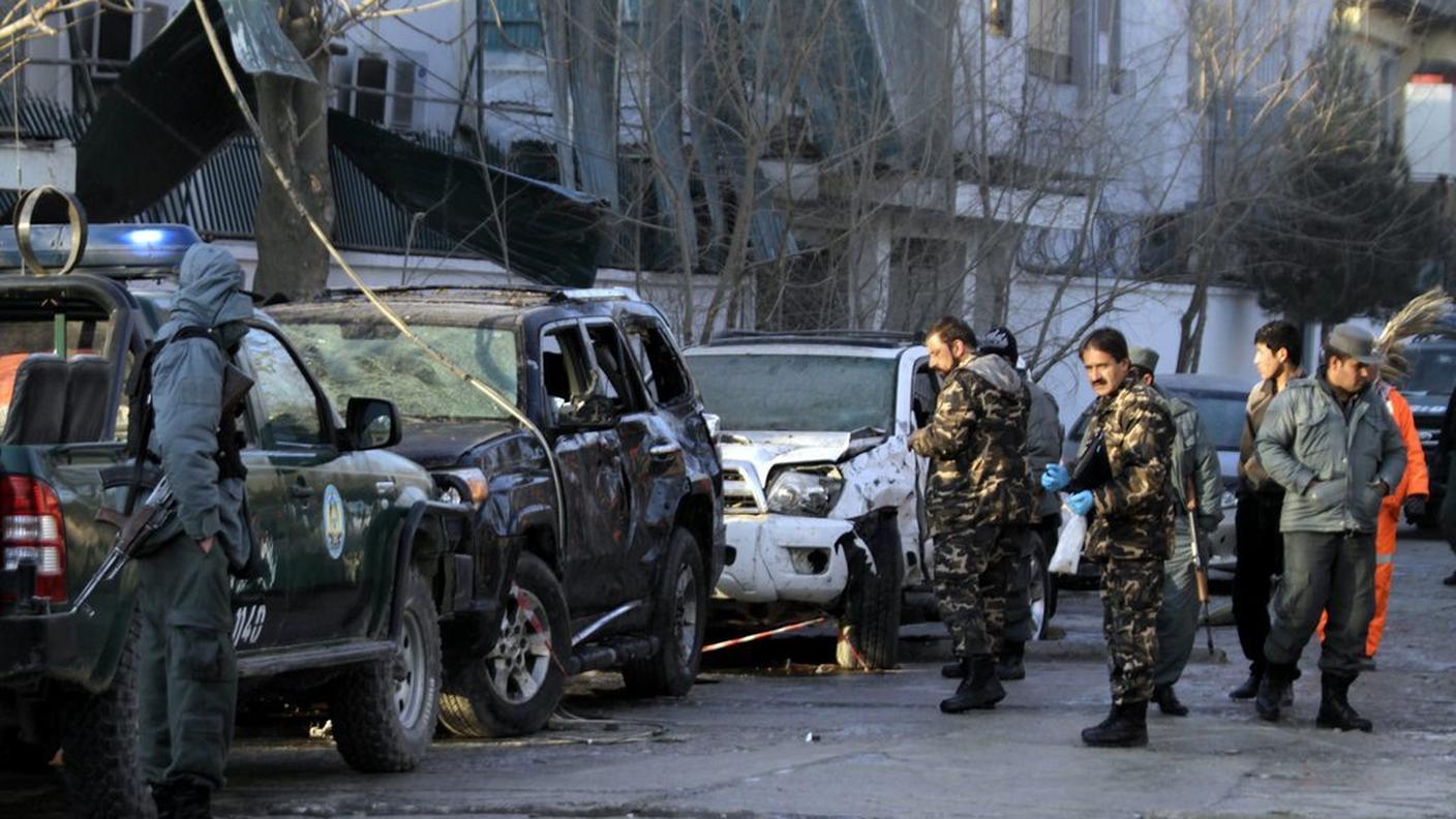 Il luogo dell'esplosione di venerdì sera a Kabul