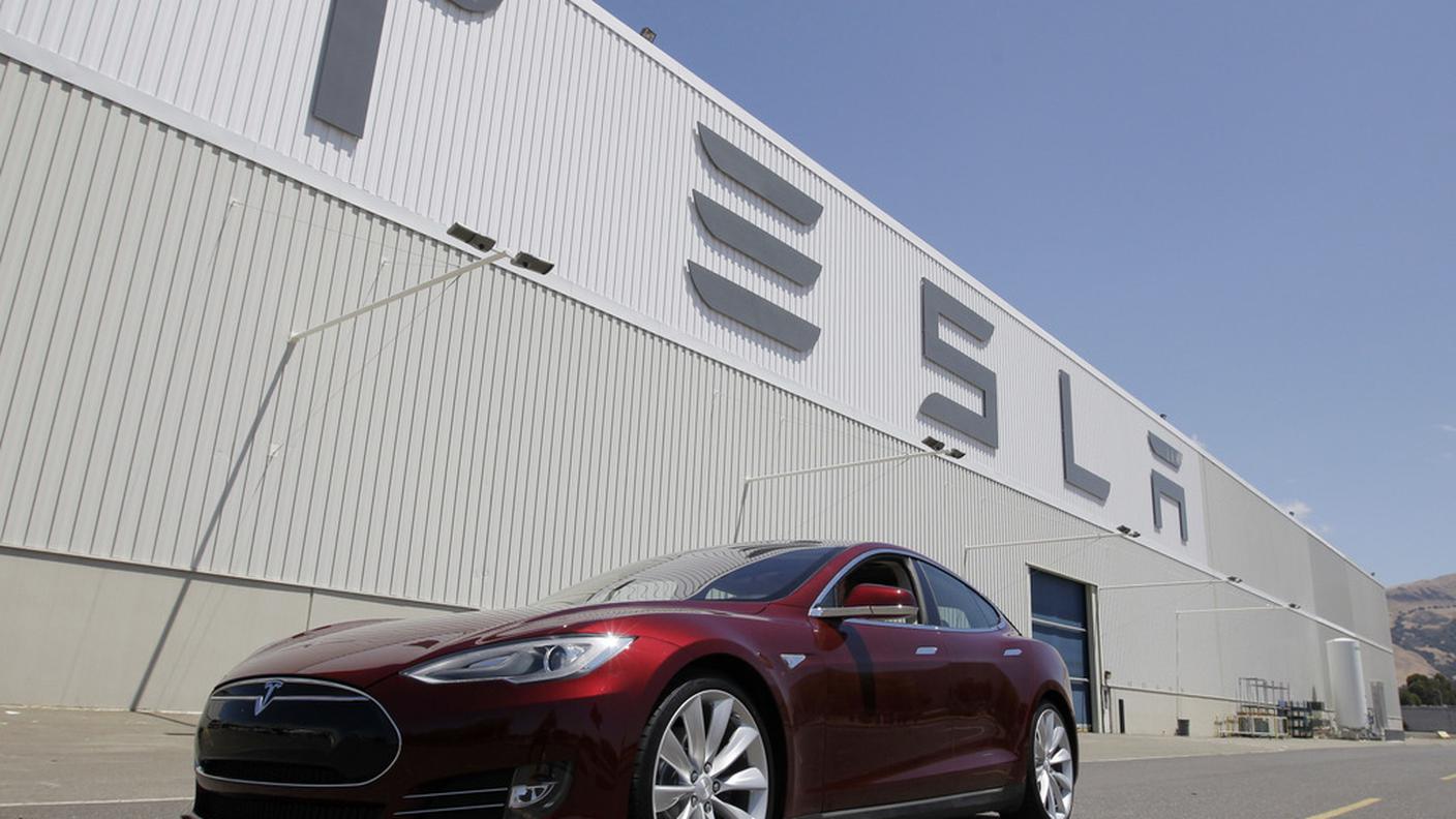 Sinergia Tesla & Apple x mobilità ky 140217.JPG
