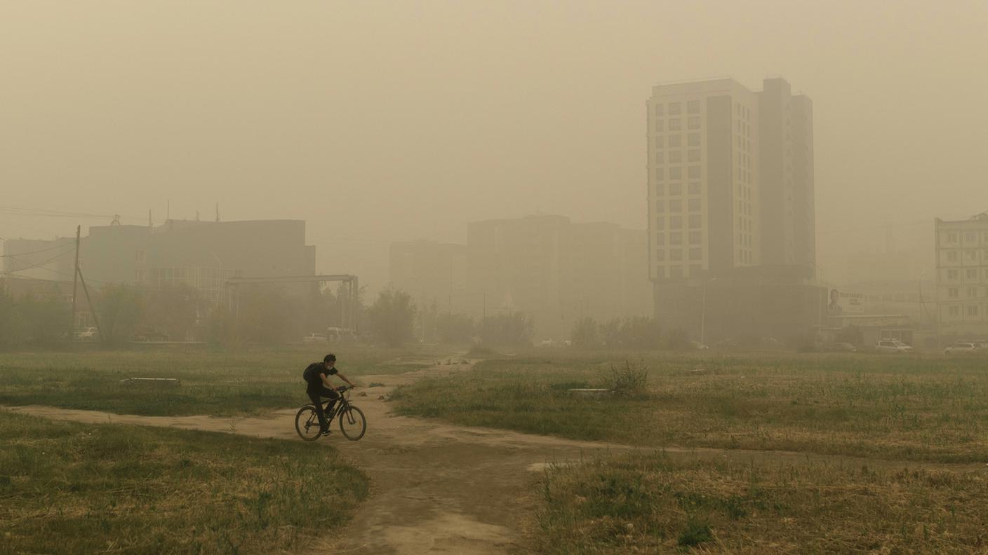 Il fumo rende l'aria irrespirabile a Yakutsk
