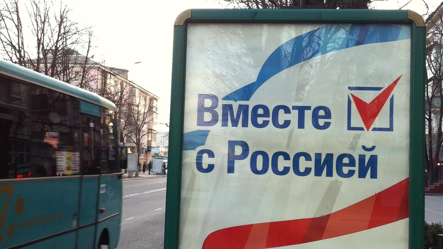 Crimea_Pierre_manifesti x votare si alla Russia.JPG