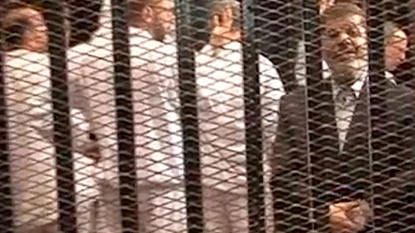 L'ex presidente Morsi dietro le sbarre
