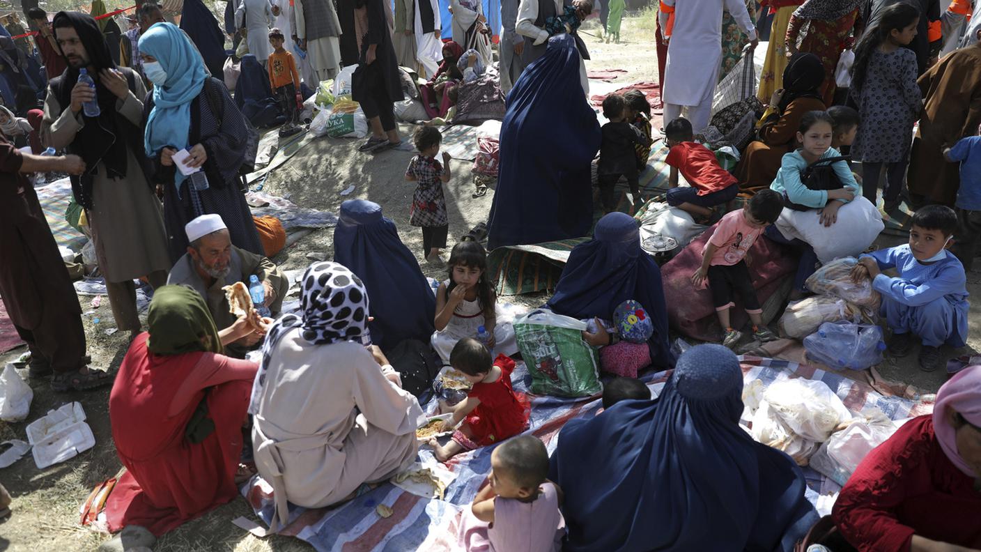Abitanti in fuga, che arrivati a Kabul vivono nei parchi