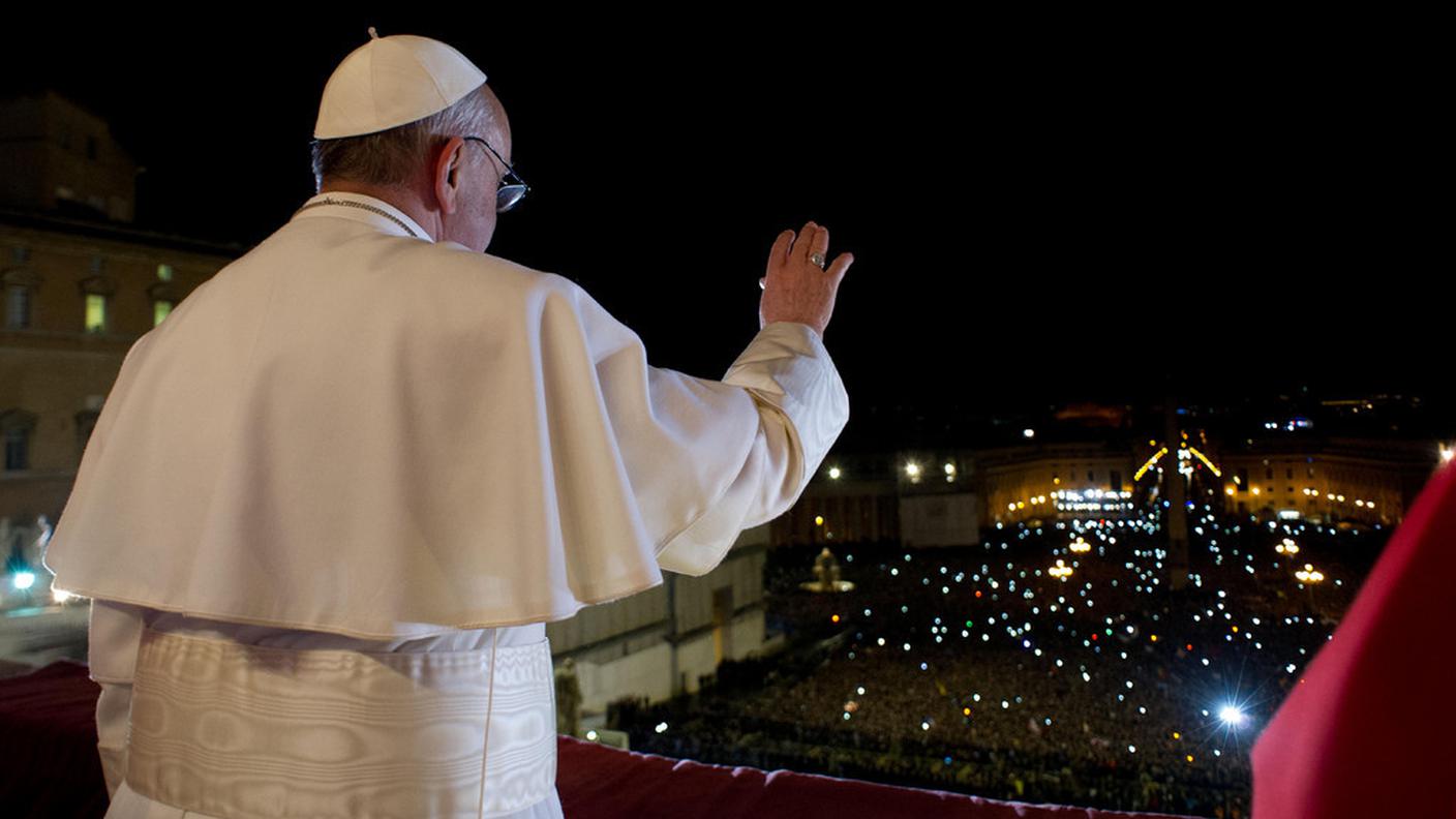 papa francesco 13 3 2013 pimo saluto ky.JPG
