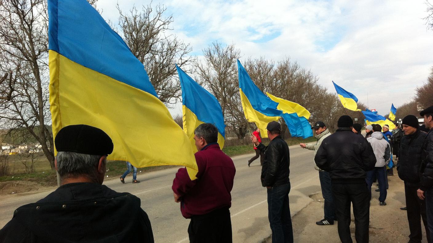 Crimea_Pierre_poche le manifestazioni in favore dello status quo-soprattutto opera dei tatari.JPG