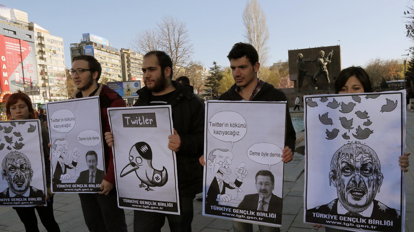 turchia proteste contro restrizioni twitter erdogan 2 ky.JPG