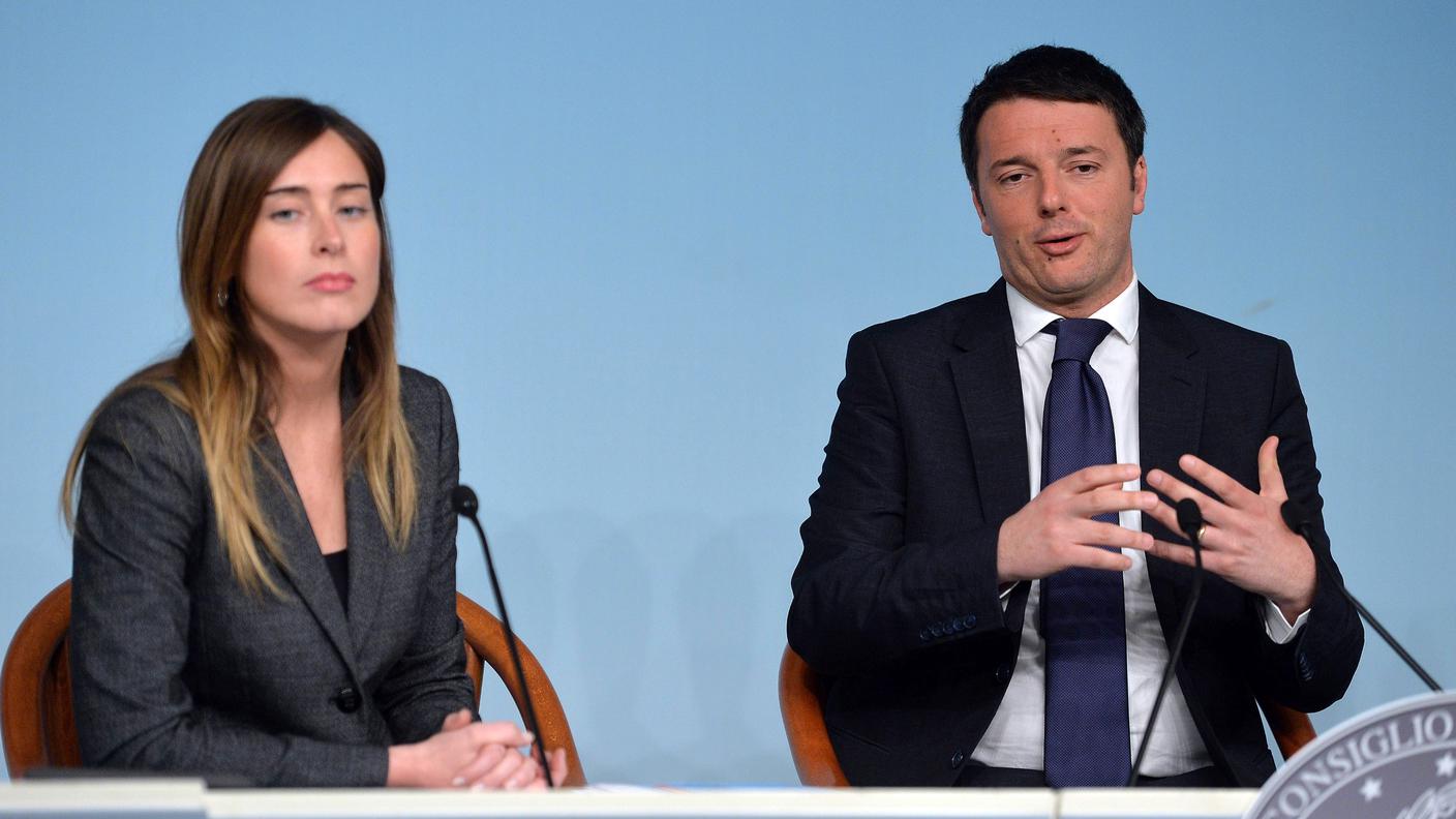Il premier Matteo Renzi con il ministro per le Riforme e Rapporti col Parlamento Maria Elena Boschi, durante la conferenza stampa al termine del Consiglio dei ministri