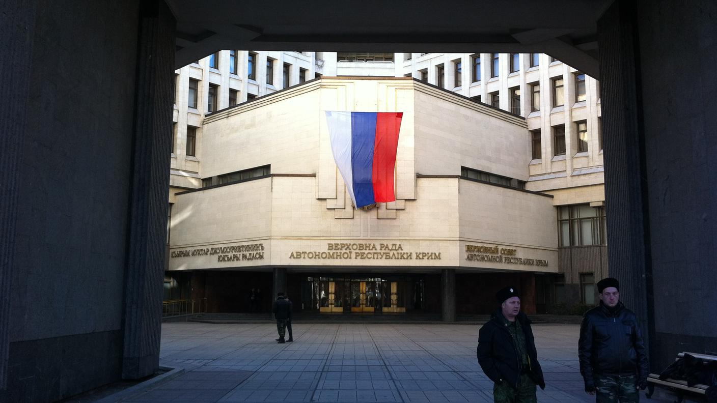 Crimea_Pierre_il parlamento regionale della Crimea occupato dai cosacchi.JPG