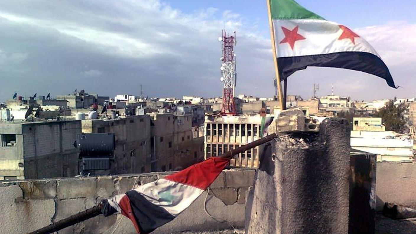 Su Homs sventola la bandiera della rivoluzione, messa però a dura prova