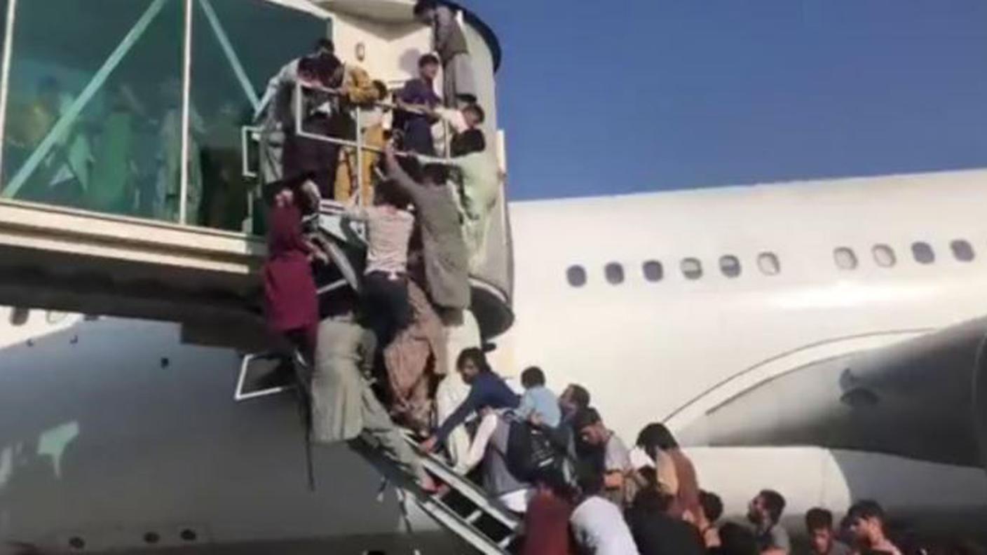 In fuga dall'aeroporto di Kabul
