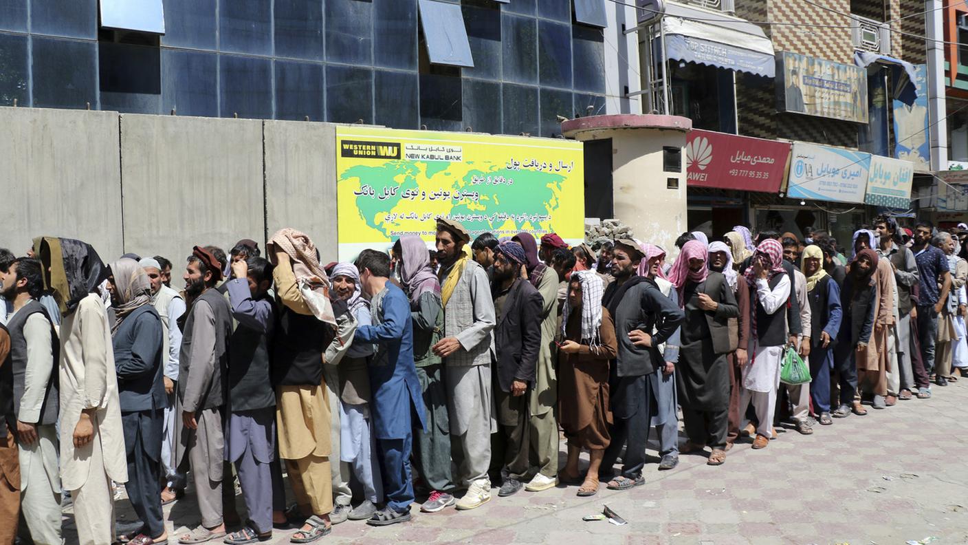 Corsa agli sportelli a Kabul