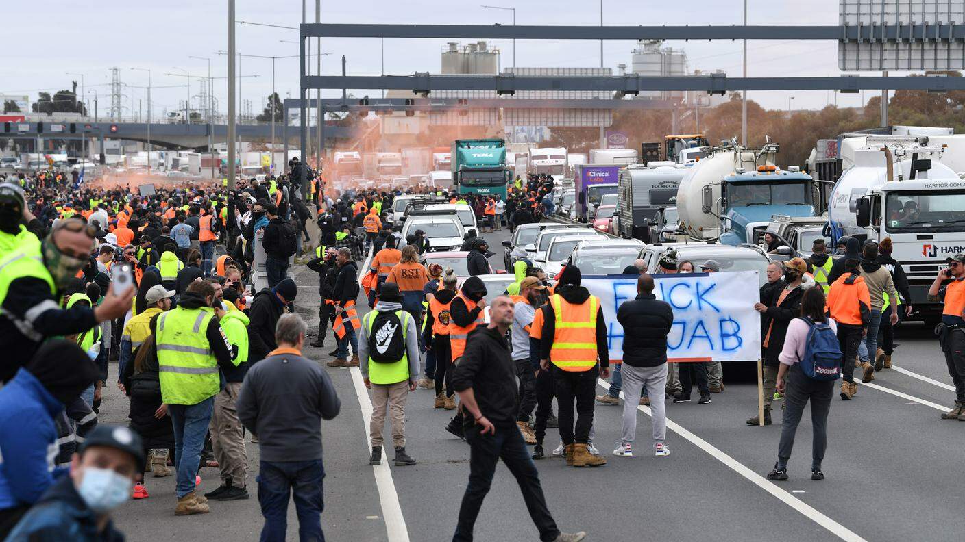La protesta dei lavoratori edili a Melbourne lunedì 