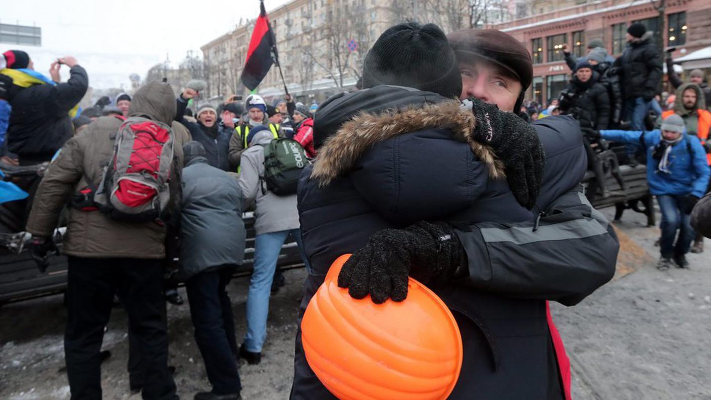 kiev proteste ritiro antisommossa 3 ky.JPG