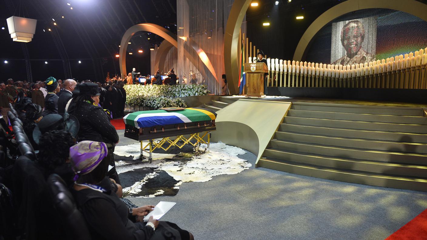 mandela funerale10 bara  15.12.13 ky.JPG