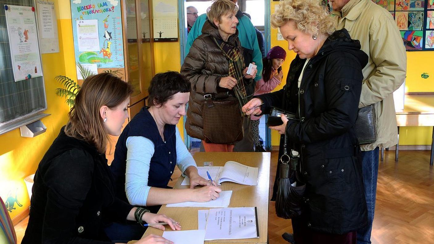 L’affluenza alle urne è stata molto bassa. Il fatto che solo il 35% dei 3,8 milioni di aventi diritto abbia votato su un referendum con un potere costituzionale, suscita qualche dubbio