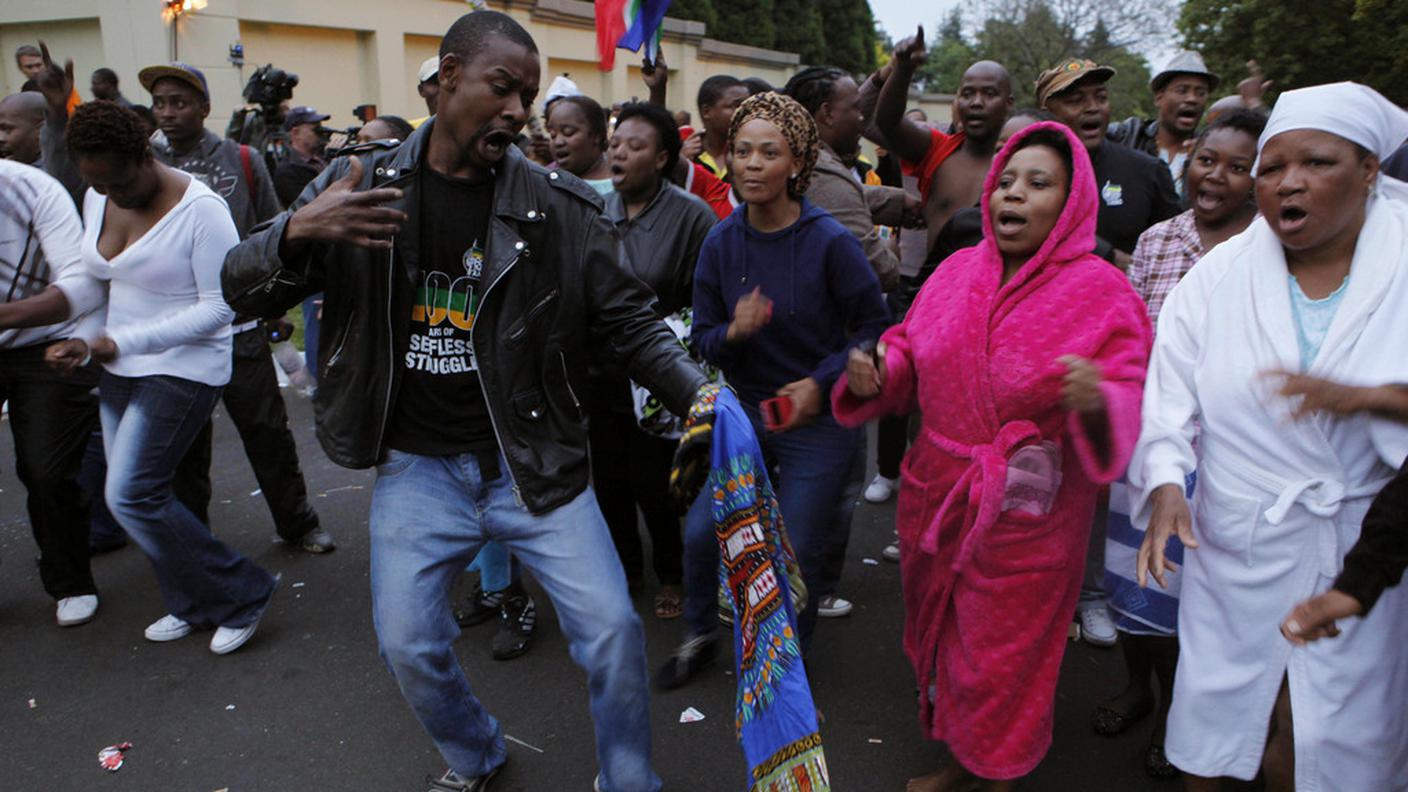 cordoglio mandela gente 7 ky.JPG