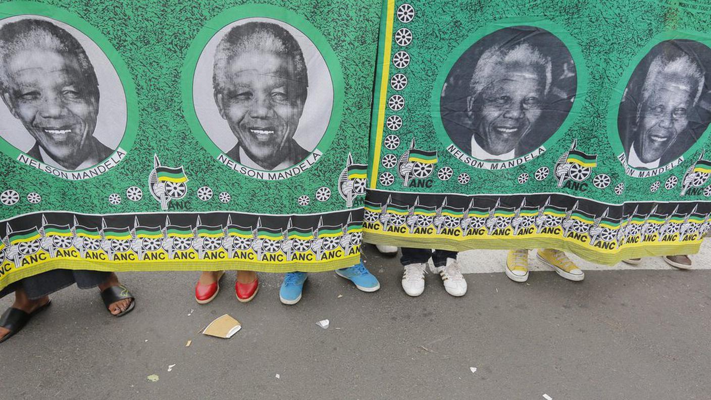 cordoglio mandela gente 3 ky.JPG