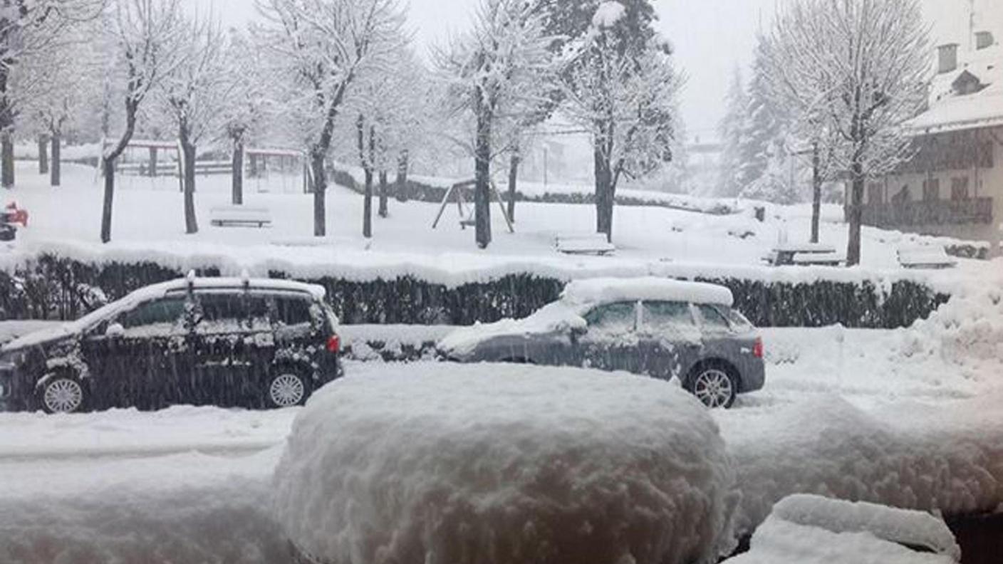 Cortina è isolata dalla neve