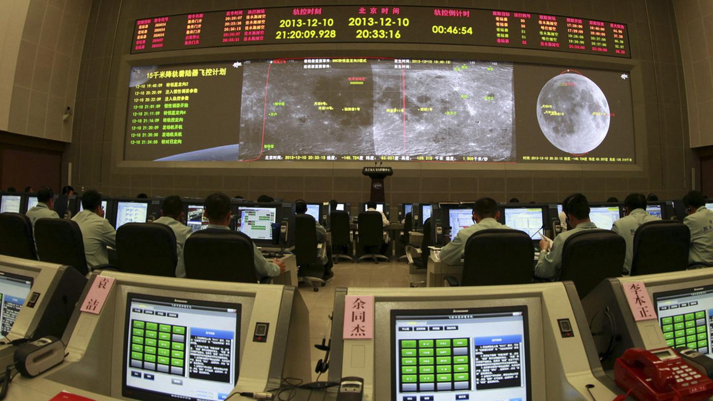 La sala controllo a Pechino della missione spaziale cinese