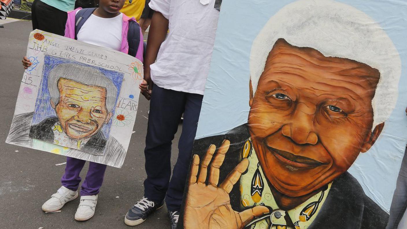 cordoglio mandela gente 4 ky.JPG