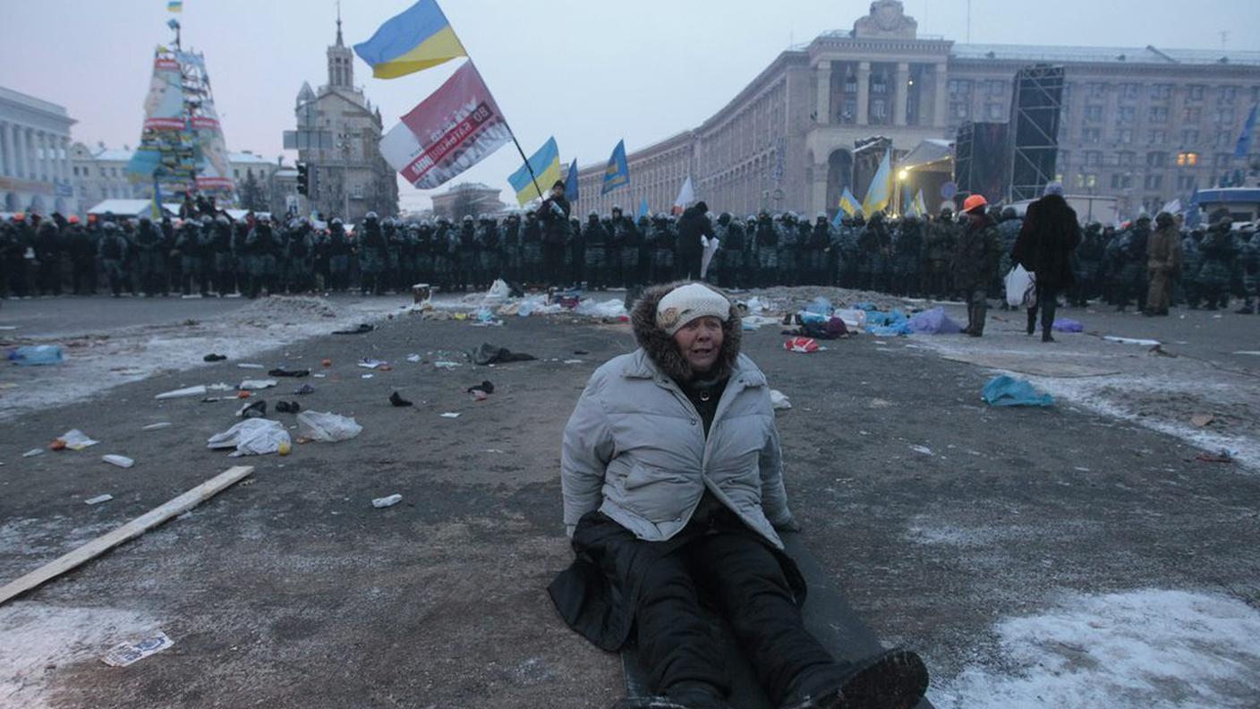 kiev proteste ritiro antisommossa 4 ky.JPG