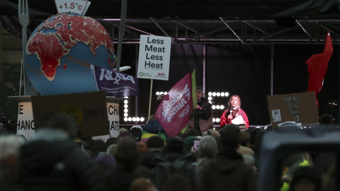 L'attivista per il clima Greta Thunberg sul palco a Glasgow