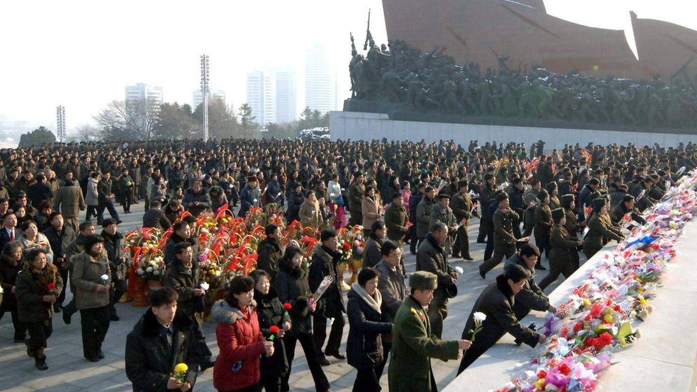 Un momento della manifestazione commemorativa di martedì a Pyongyang