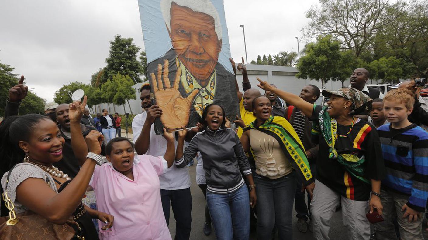 cordoglio mandela gente 2 ky.JPG