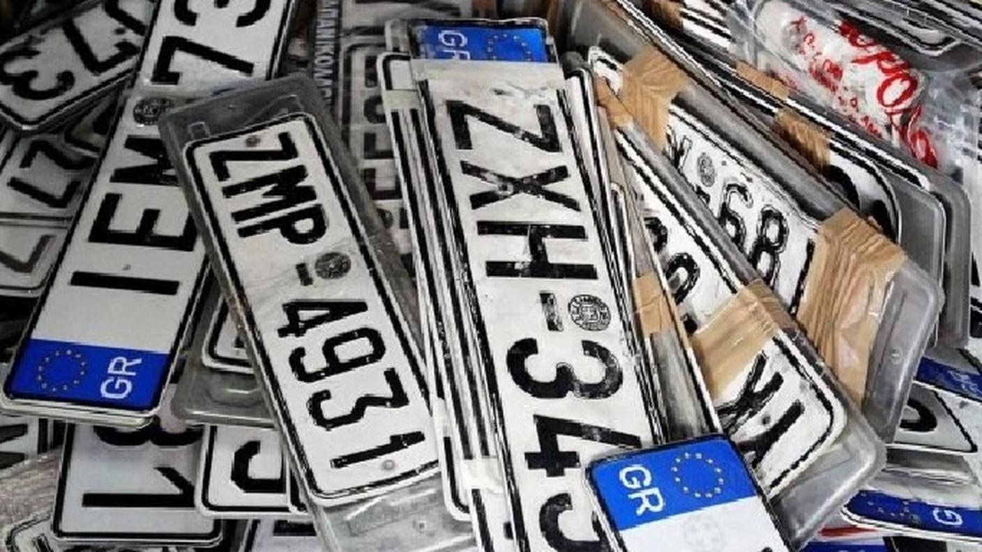 In tanti ritornano la targa del loro veicolo