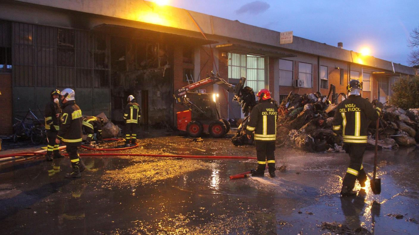 Nel capannone c'erano anche una coppia con un bambino