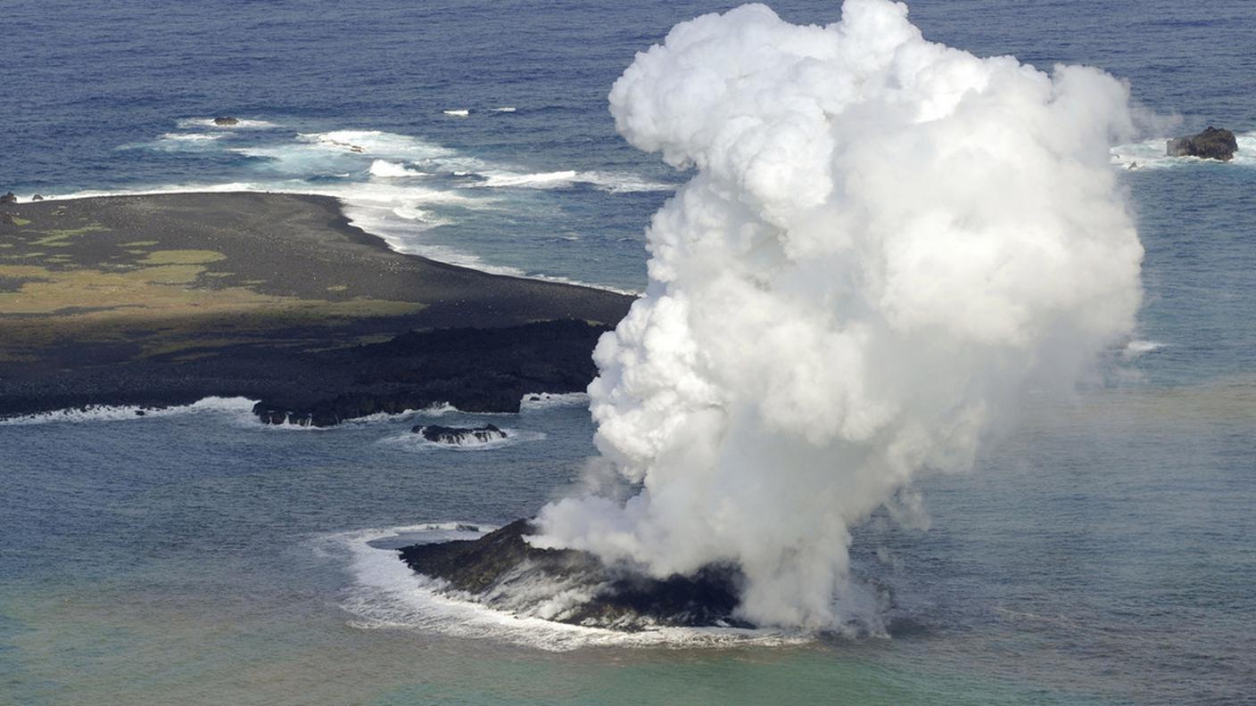 Nishinoshima nuova isola giappone ky.JPG