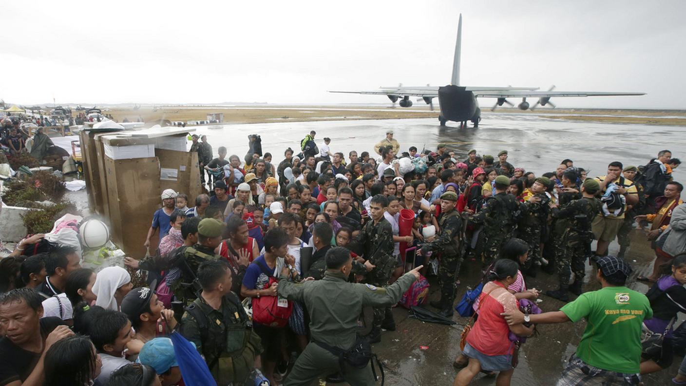 A Tacloban si sta cercando di organizzare gli aiuti