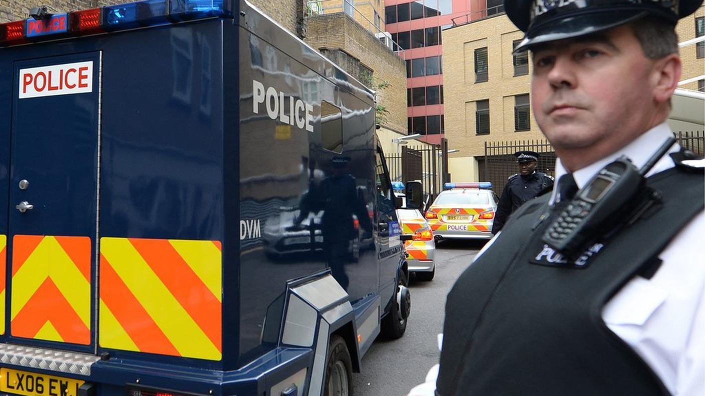 polizia Londra ky.JPG