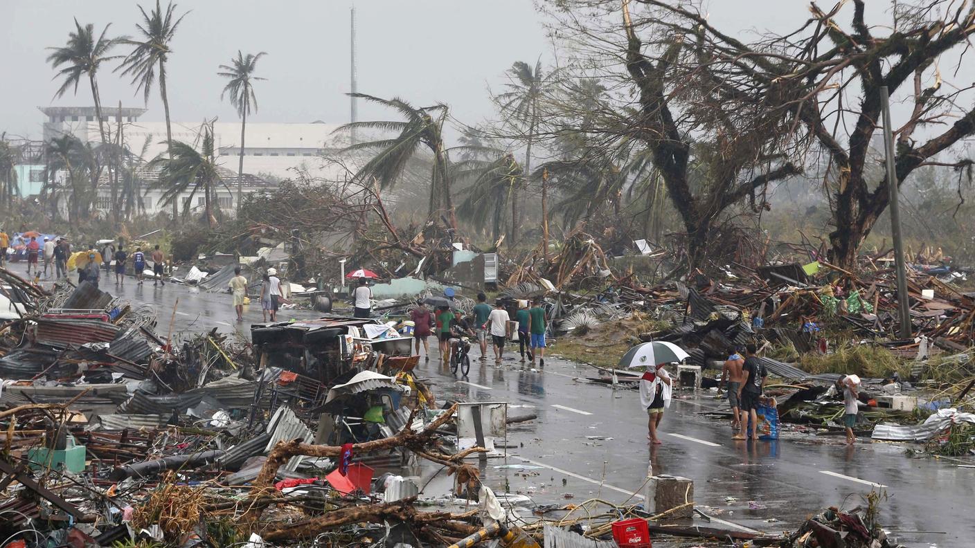 Un paesaggio spettrale dopo il passaggio di Haiyan