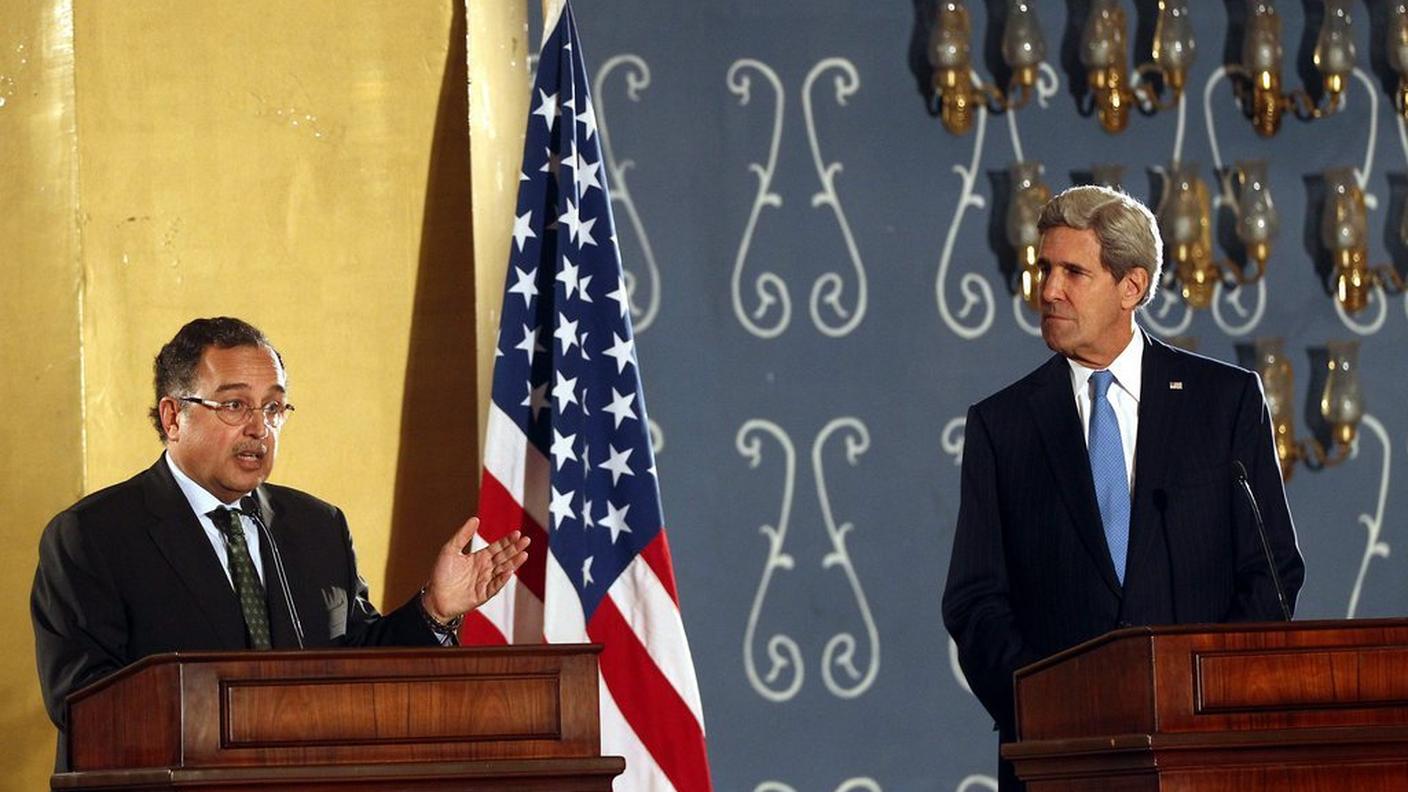 Il ministro degli Esteri egiziano Fahmy e il segretario di Stato americano Kerry durante la conferenza stampa di domenica