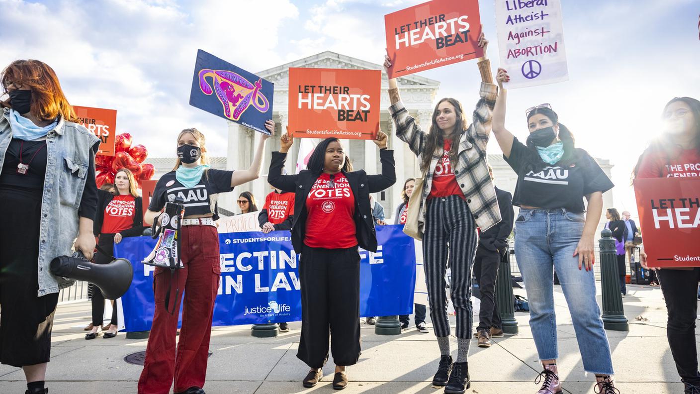 Manifestanti antiabortisti a Washington quando in novembre la Corte aveva ascoltato le argomentazioni delle due parti