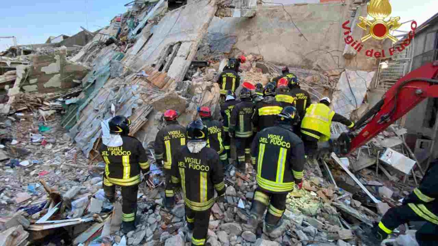 Sono sette i corpi recuperati fino a lunedì pomeriggio