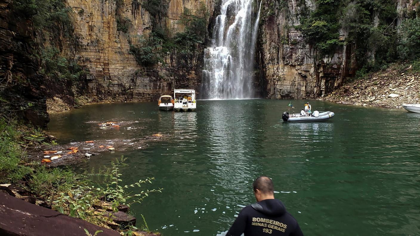 Il lago brasiliano dove è avvenuto il crollo della roccia