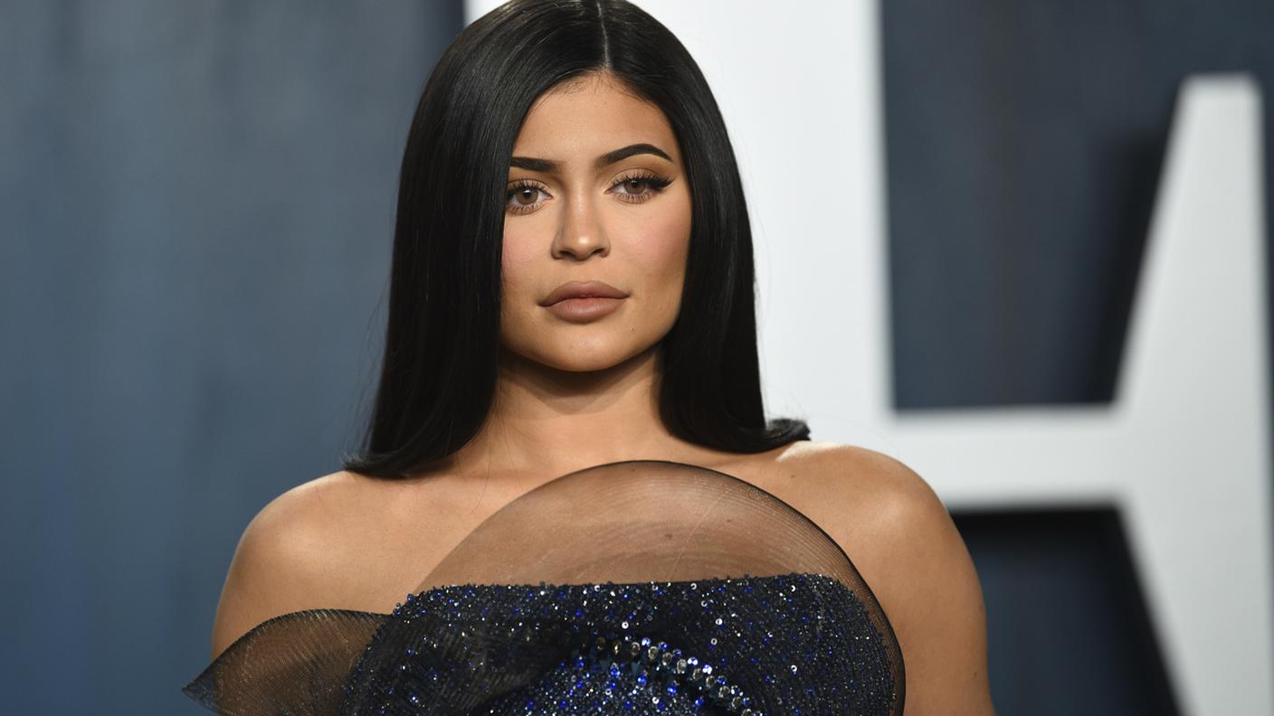 La 24enne ha così scalzato dal "trono" di Instagram la cantante Ariana Grande