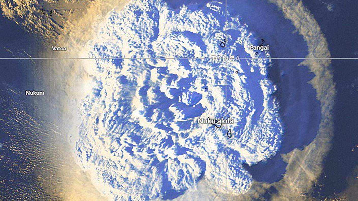 Un'impressionante immagine dell'eruzione rilevata da un satellite