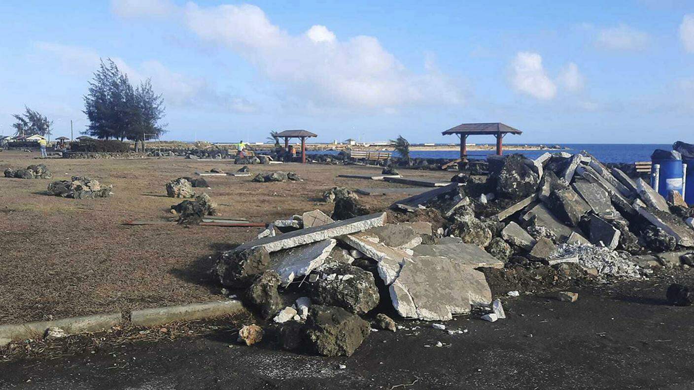 Un'area colpita dallo tsunami a Nuku'alofa, capitale dell'arcipelago
