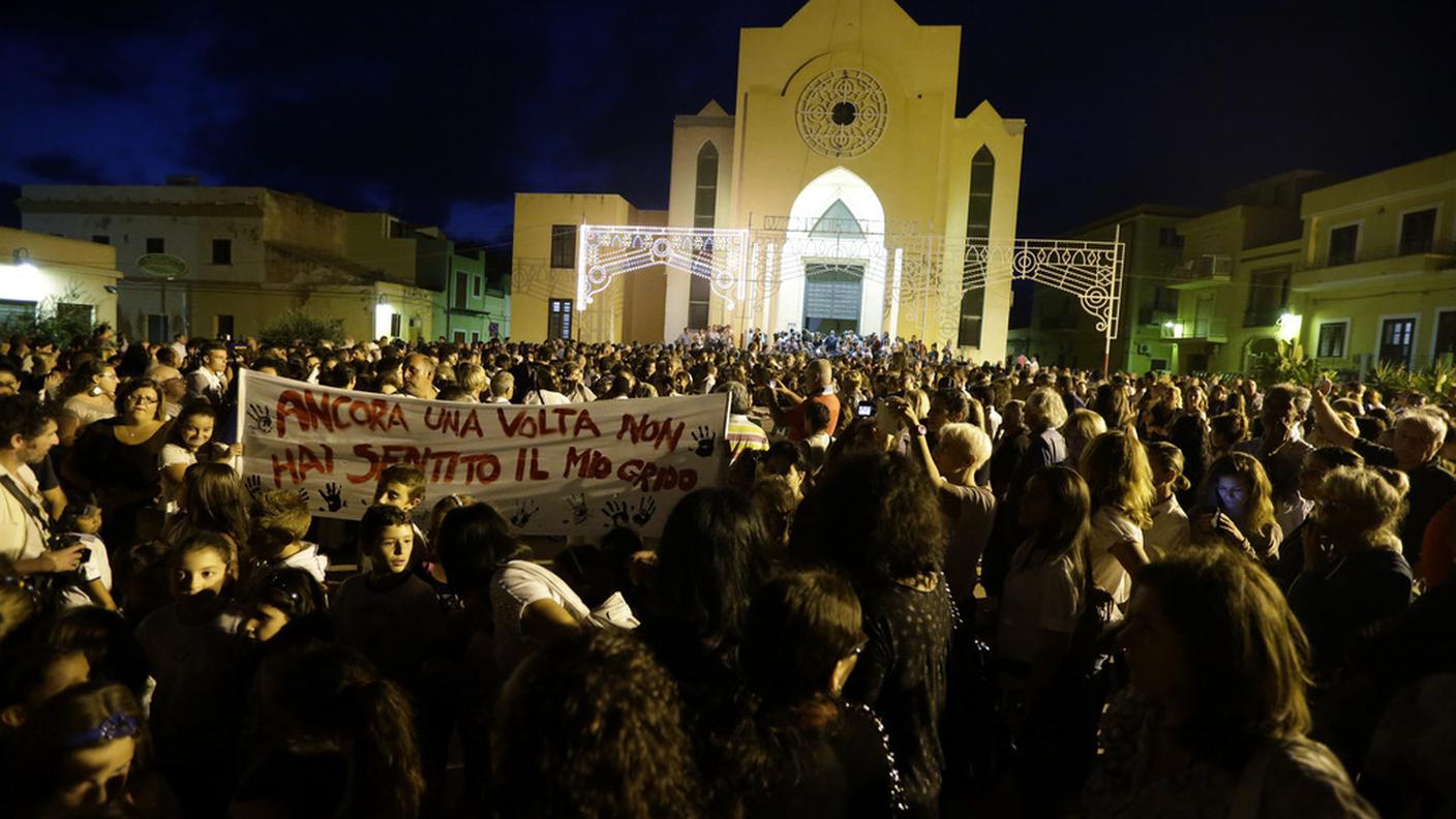 lampedusa cordoglio 6 ky.JPG