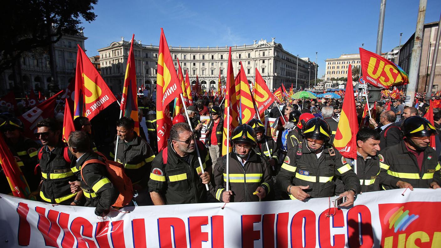 manifestazioni italia5 18.10.13 ansa.jpg