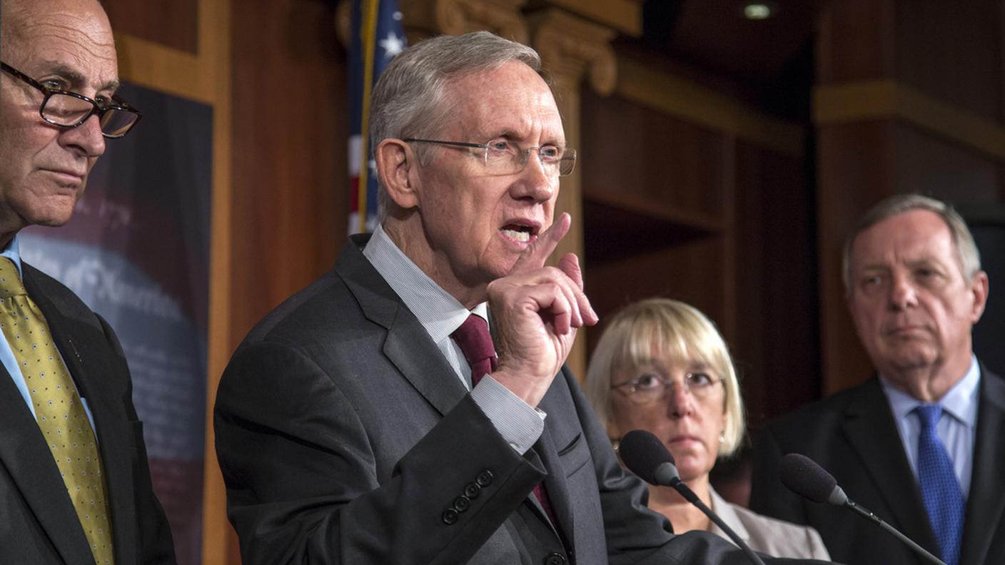 Harry Reid, capo della maggioranza democratica al Senato: 'È un'onta', ha affermato, "che queste persone elette per rappresentare il popolo difendano gli interessi del Tea Party e degli anarchici"