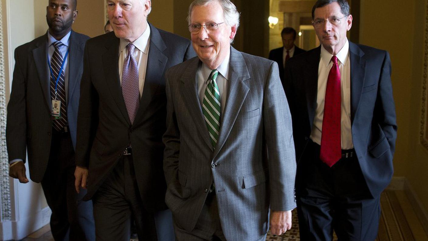 Incontri febbrili a Washington per uscire dallo stallo sull'aumento del tetto del dibito pubblico federale. Al centro il capogruppo repubblicano al Senato Mitch Mcconnell